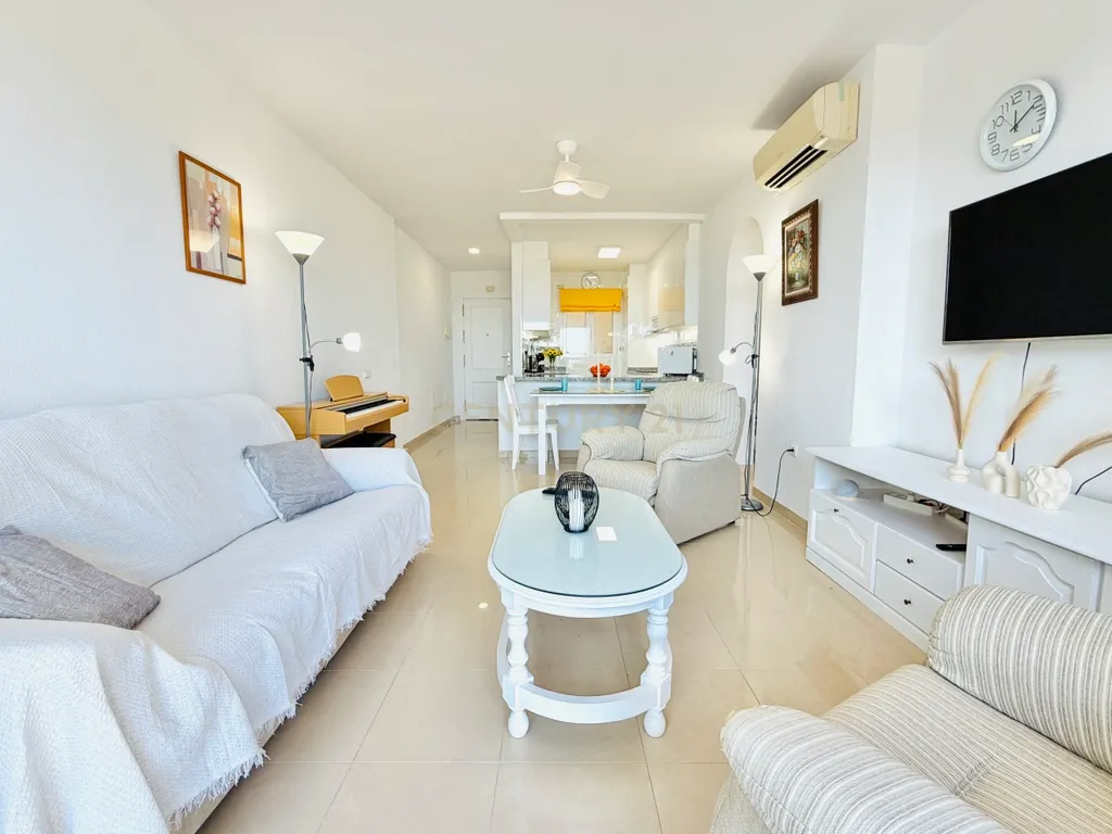 2 quartos | 2 casas de banho | Terraço com vistas para o mar, o golfe e os pores do sol - Image 12