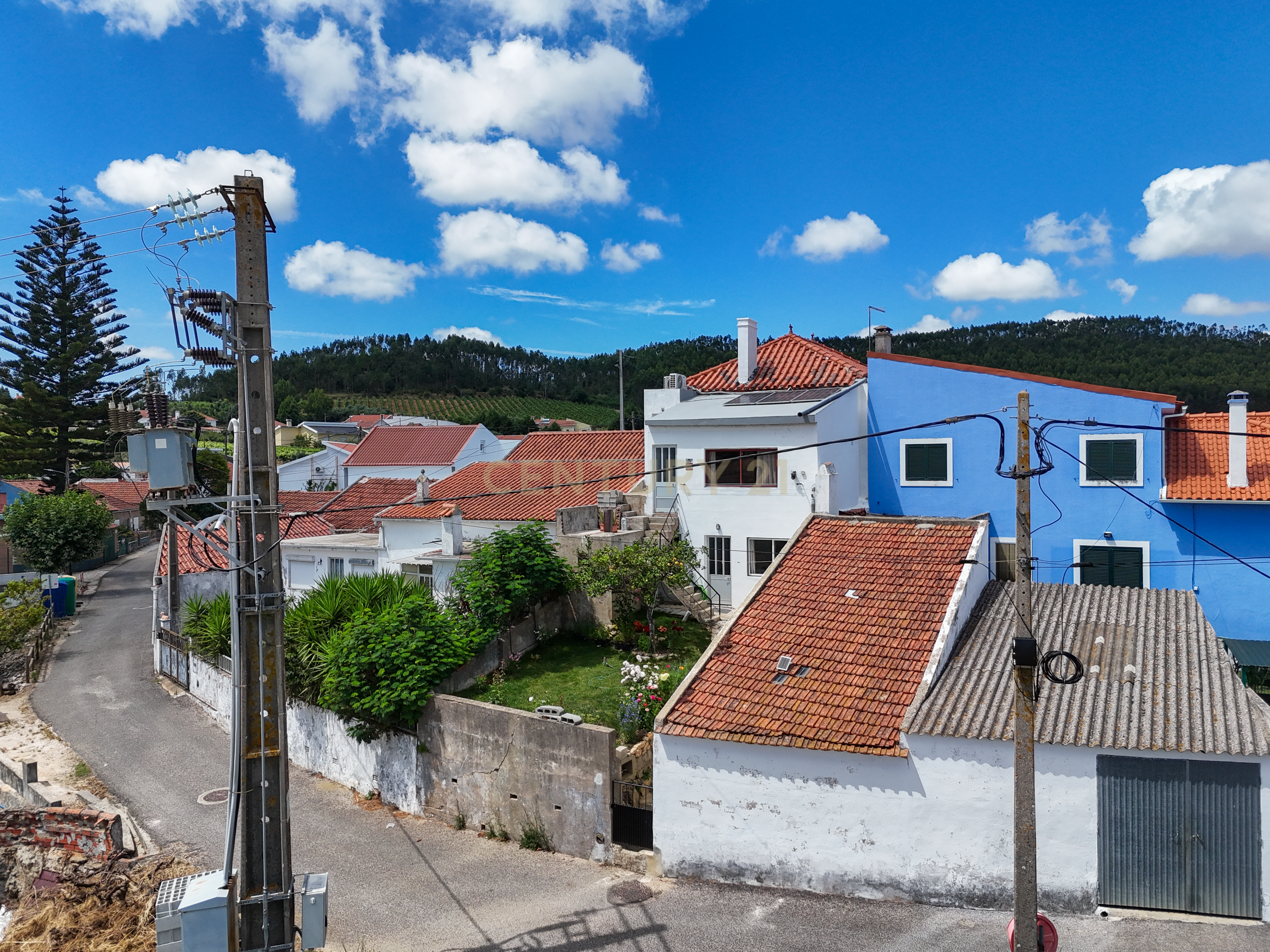Moradia T3 + espaço comercial + jardim | Vila Verde dos Francos, Alenquer