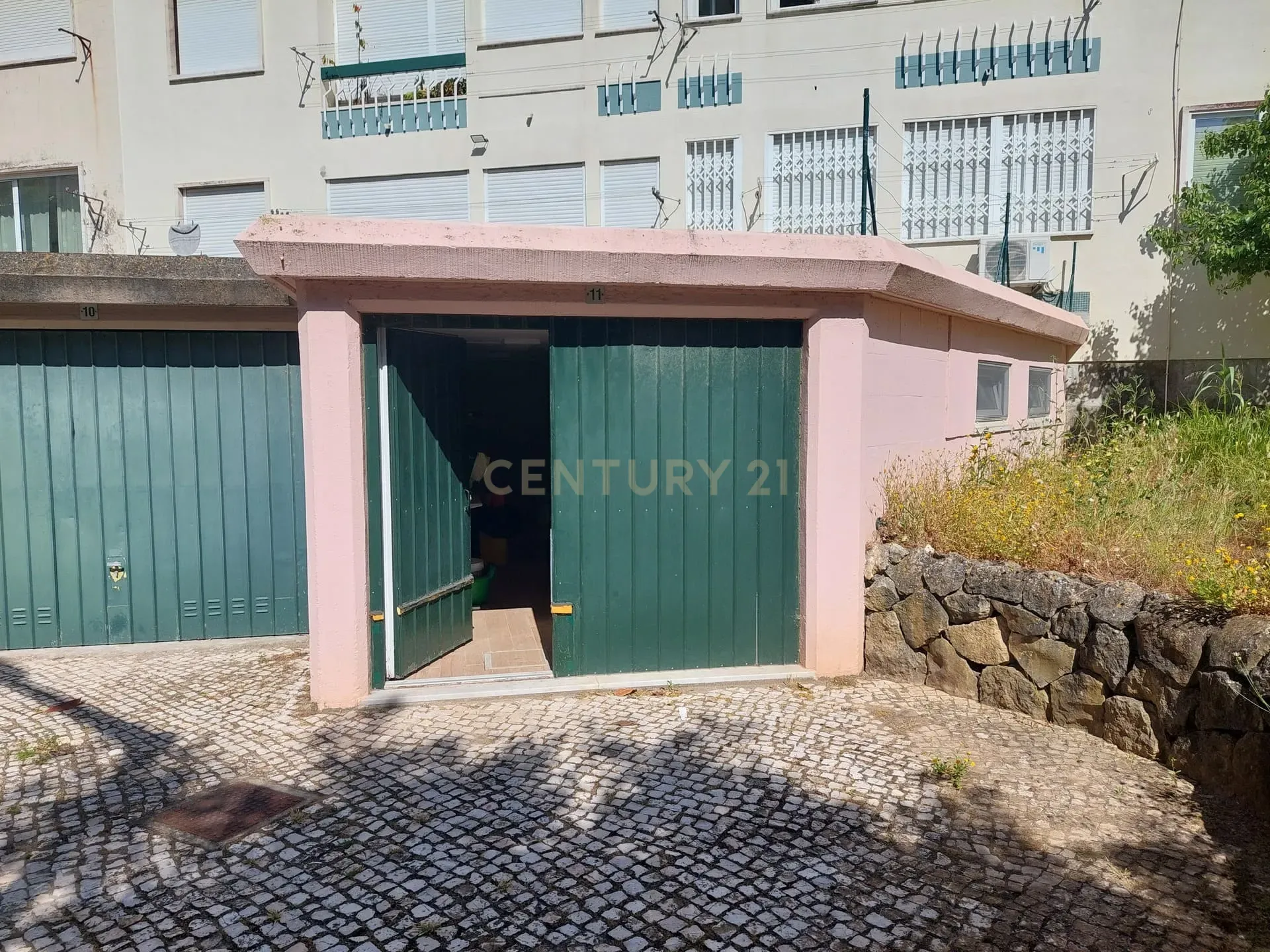 Garagem 34,5 m2 | Janelas | Casa de banho | Eletricidade | Água - Image 1