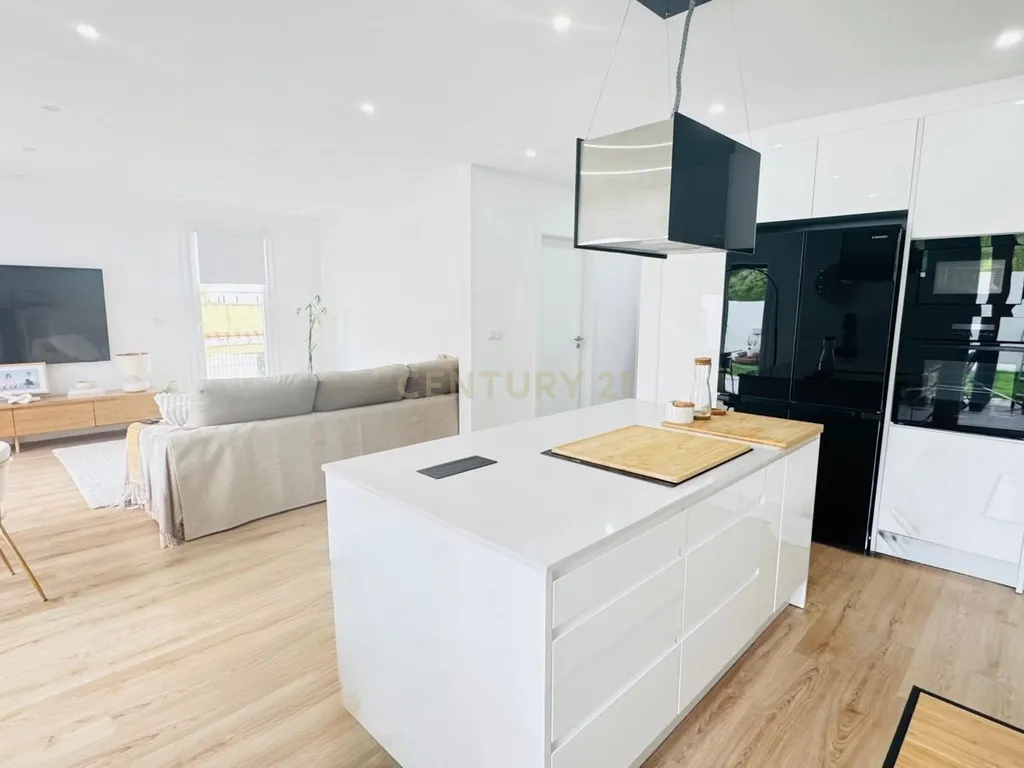 Moradia Geminada T4 em Caneças, Moderna e com excelentes acabamentos - Image 27