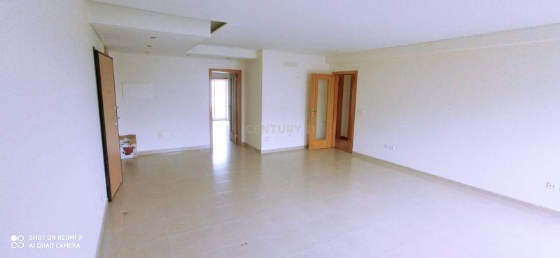 Apartamento T2 com arrecadação e lugar de garagem no Montijo. - Image 2