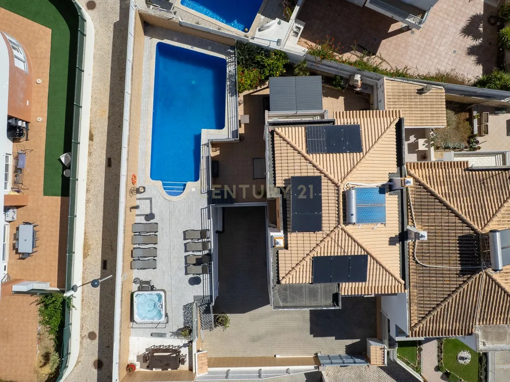 Moradia T4 com piscina, jacuzzi e garagem em Vale Pedras, Albufeira - Image 28