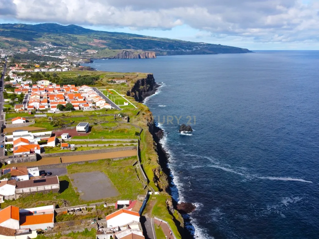 Moradia Histórica para Reabilitação | Primeira Linha de Mar | Fenais da Luz - Image 12