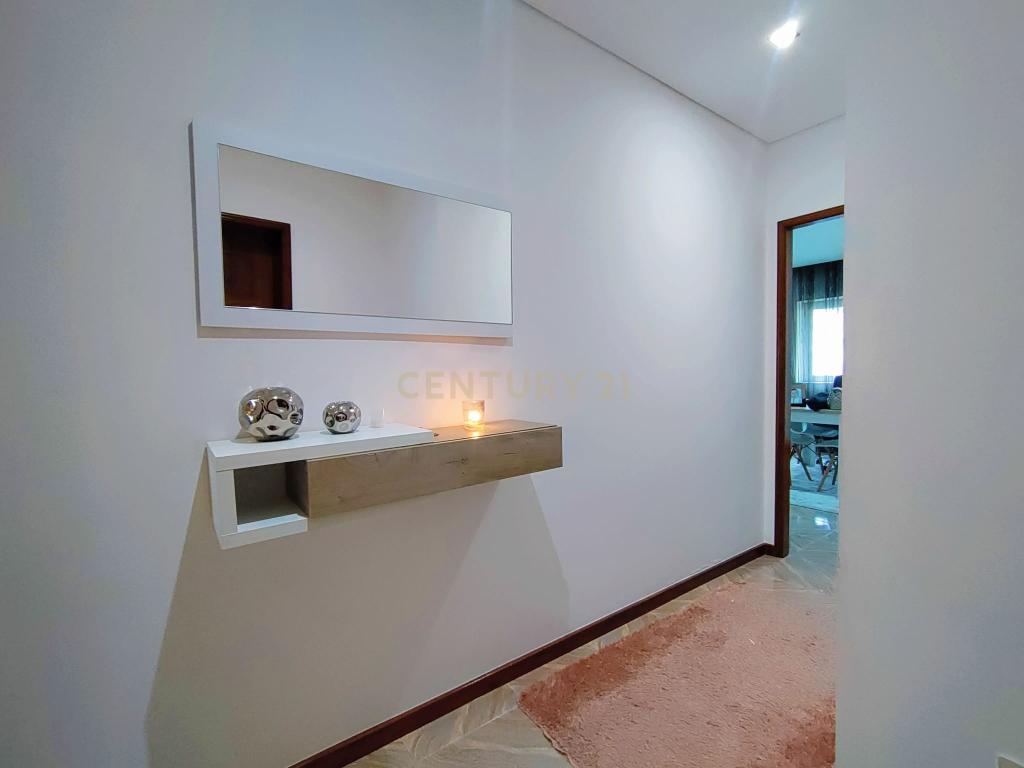Apartamento T3 com Terraço e Vista na Póvoa de Varzim - Image 24