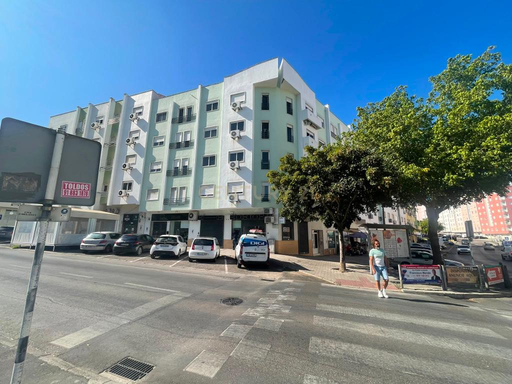 T2 Remodelado em Santa Marta do Pinhal – Corroios - Image 1