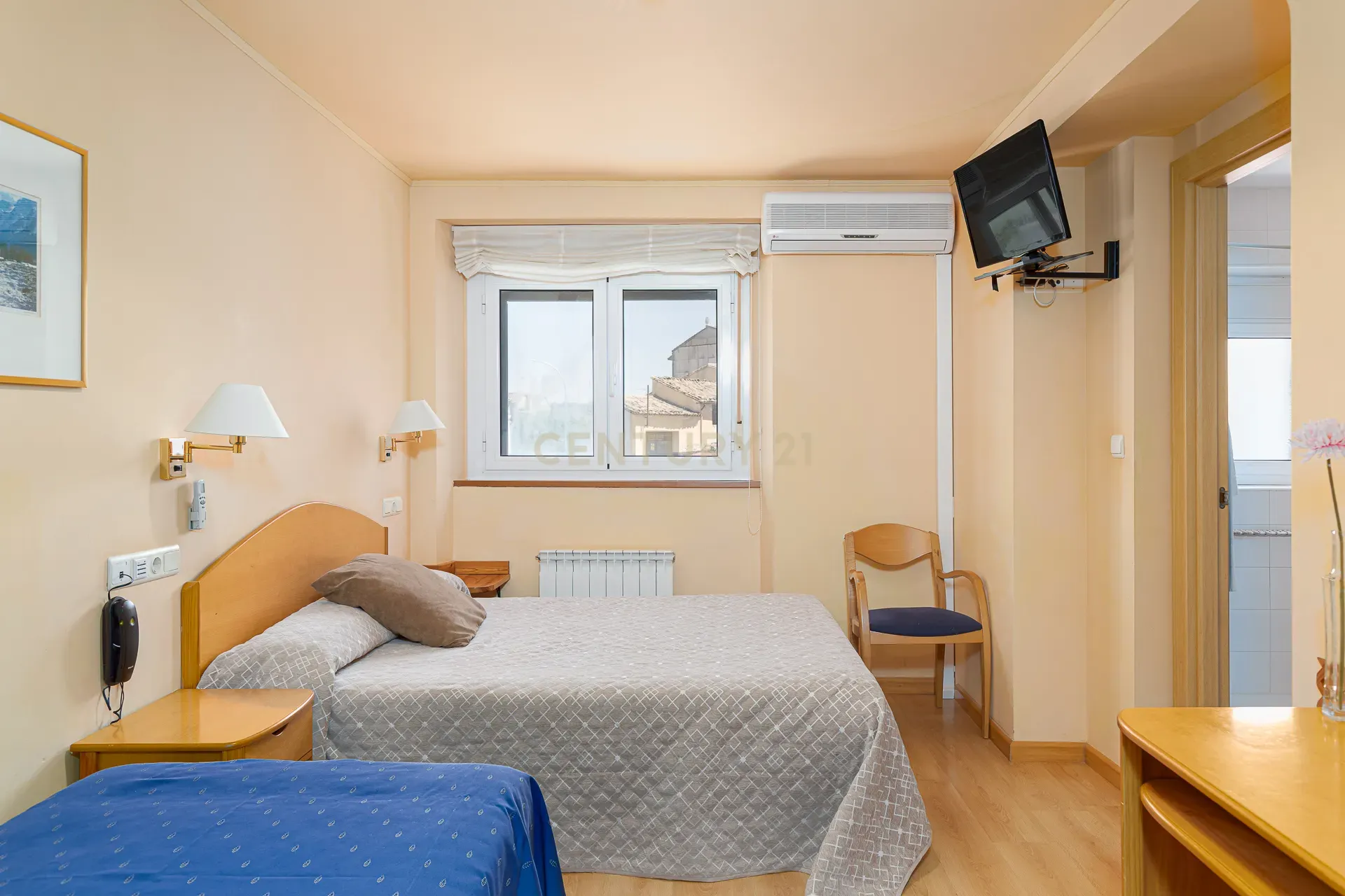 Hotel Moderno em Aragón com 25 Quartos e Vista Panorâmica - Image 11