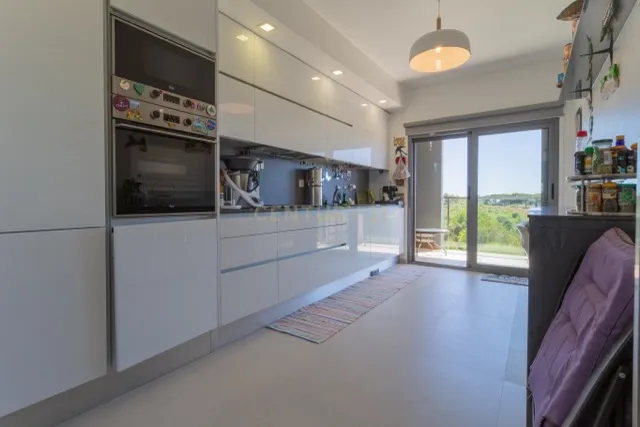 Luxuoso apartamento T3 duplex com Vista Panorâmica em Quinta de Santa Teresa, Charneca de caparica - Image 23