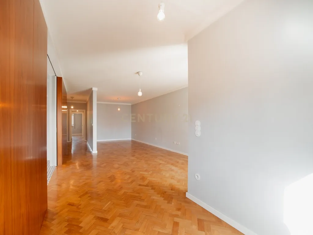 Apartamento T2 na Rua Manuel Carqueja - junto à Praça Velasquez - Porto - Image 9