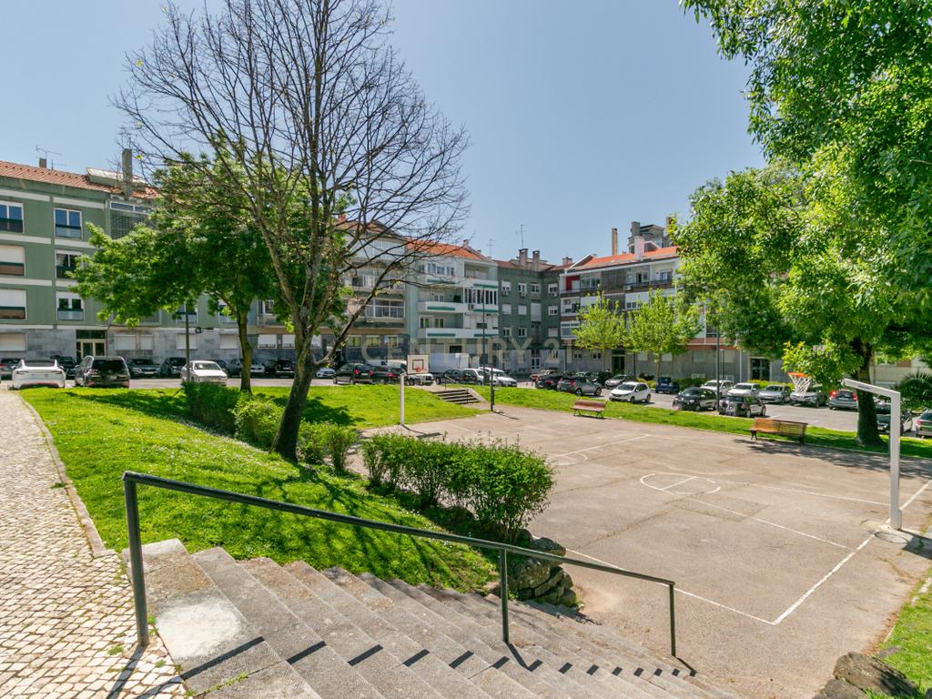 Apartamento T2 Remodelado em São Domingos de Benfica, Lisboa - Image 19
