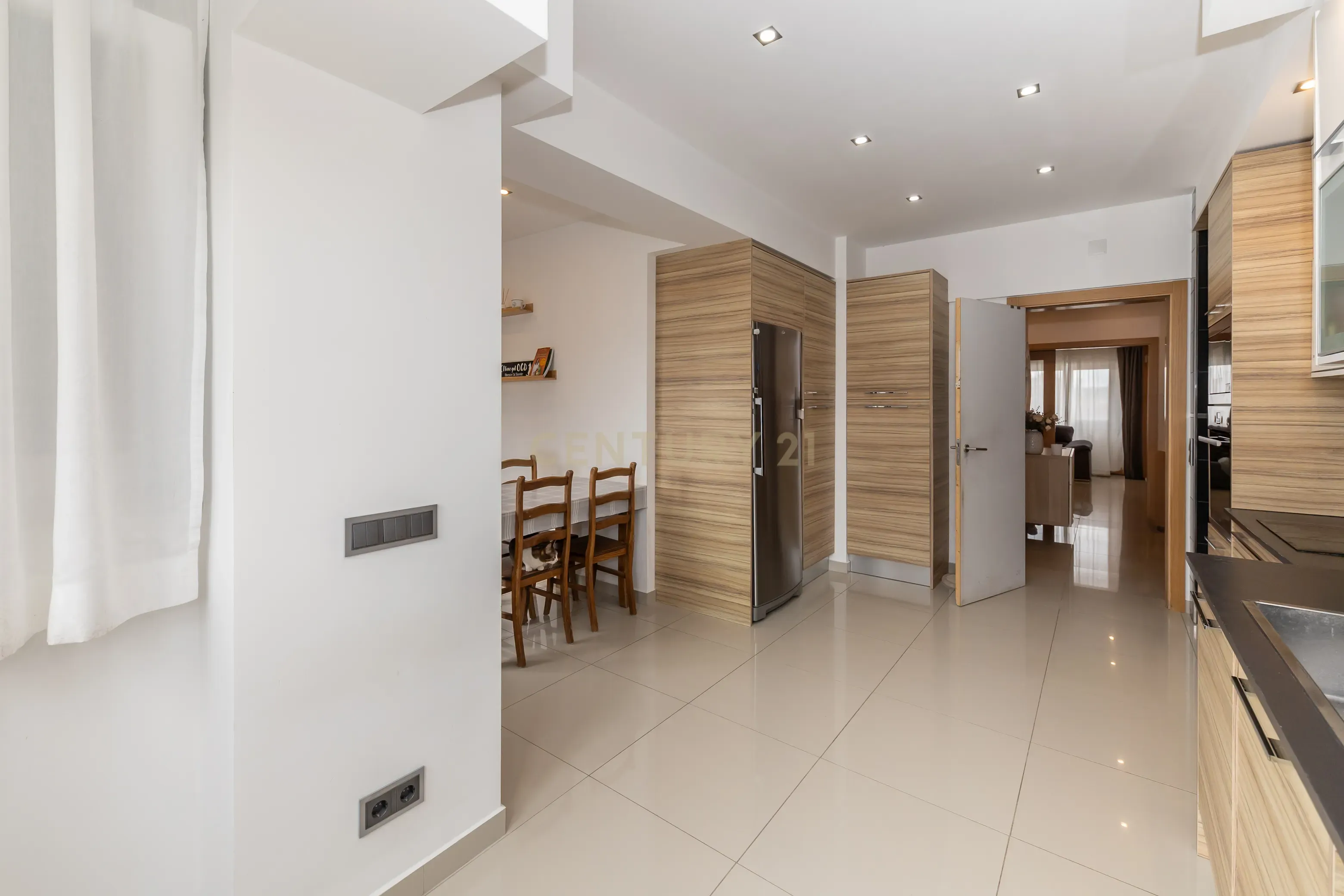 Apartamento T4 convertido em T3 - Totalmente Renovado com Materiais Premium no Centro de Setúbal - Image 35