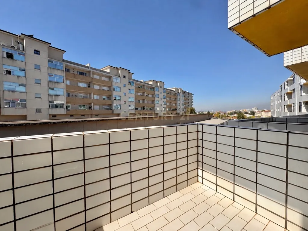 Exclusivo T4 no Centro de Santo Tirso com 160 m² e Garagem Box - Image 16