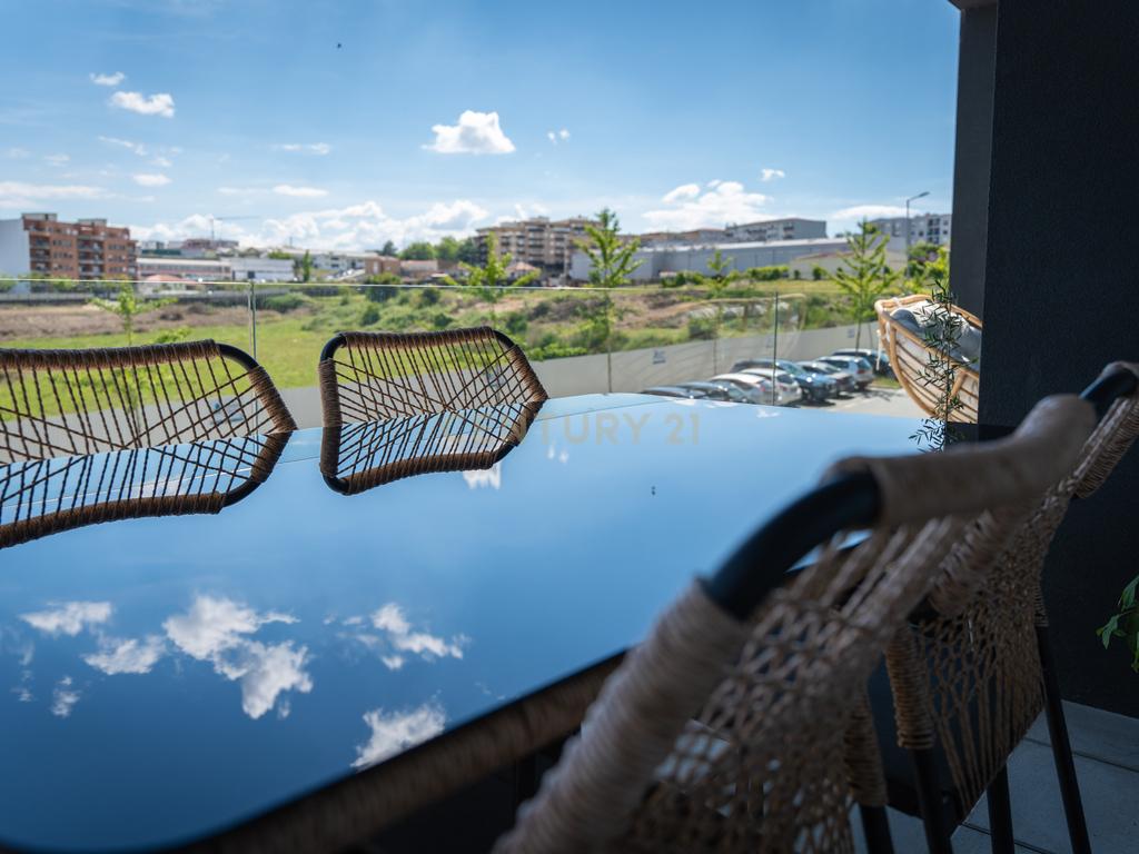 Luxuoso Apartamento Novo com Vista Parque em Lousada - Image 39
