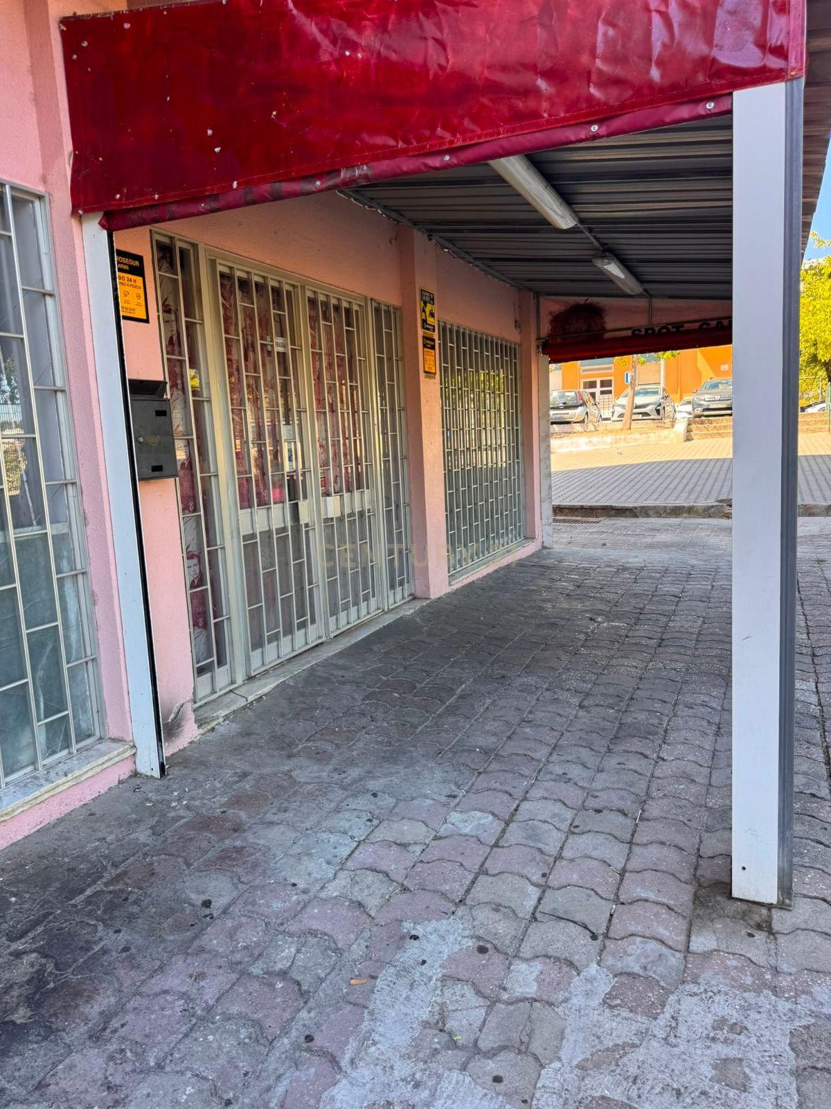 Arrendamento de Café Totalmente Equipado – Excelente Localização na Camarinha, Setúbal