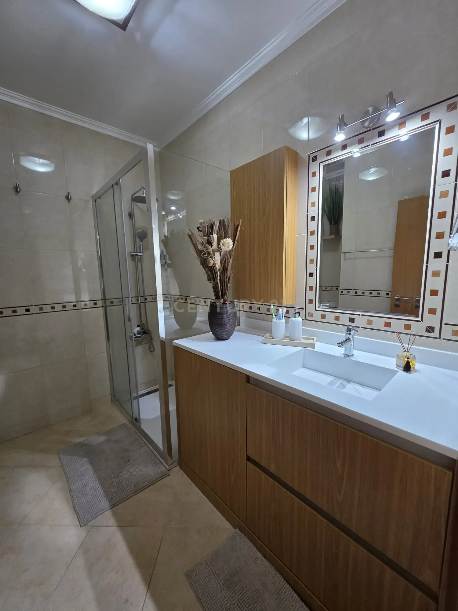 Fotografia 3 de Apartamento T2 com Excelentes Áreas e Varanda Ampla na Quinta dos Arcos, Armação de Pera