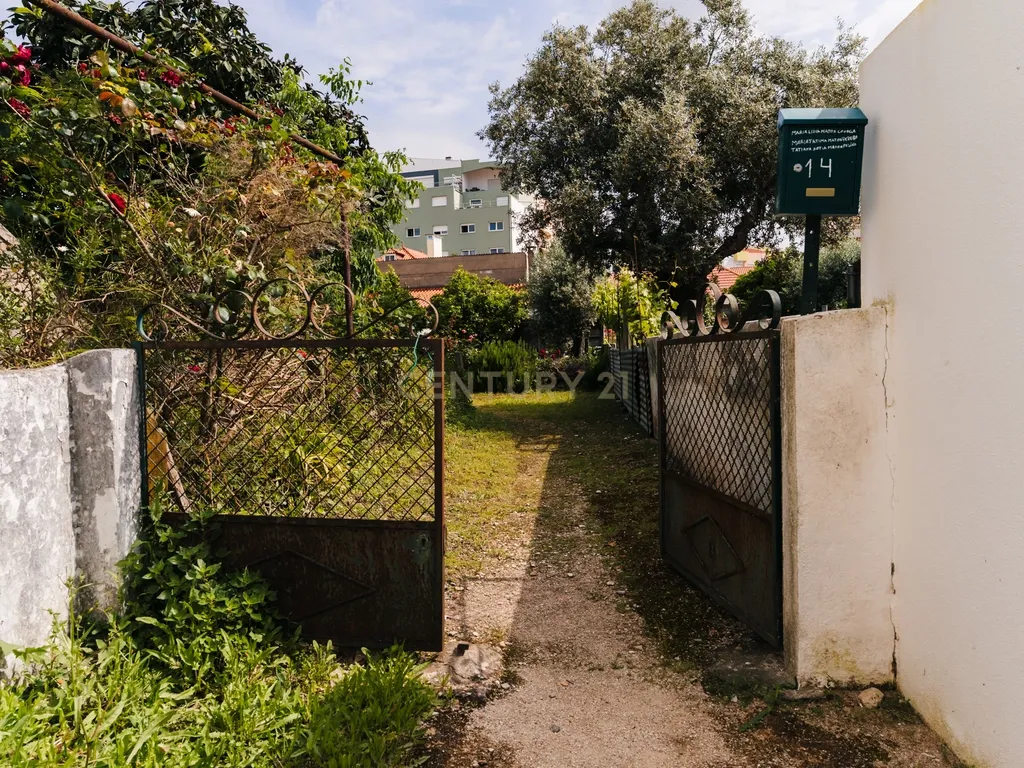 Prédio para remodelação no Entroncamento junto à estação de comboios - Image 31