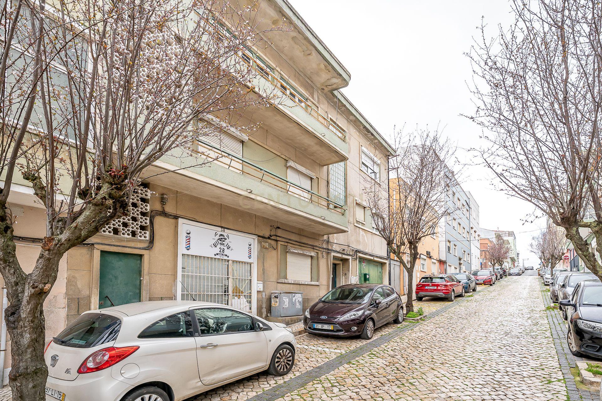 Fotografia 3 de Prédio em Almada | Excelente Oportunidade de Investimento