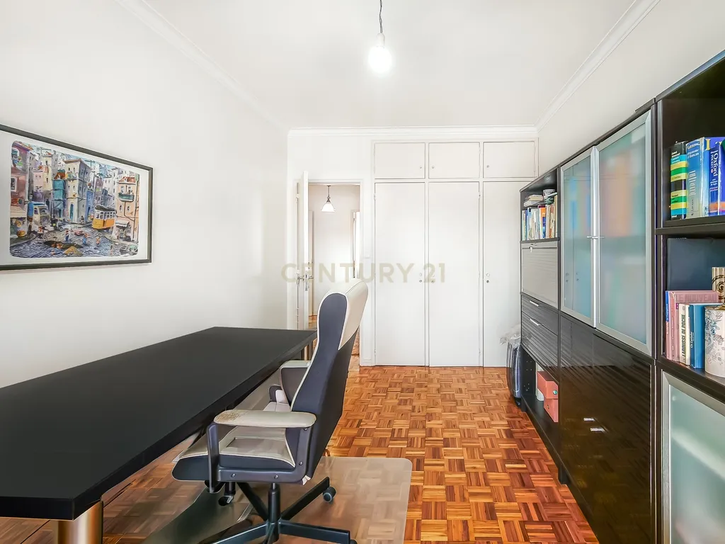 Apartamento T3 renovado no Prior Velho - Image 18