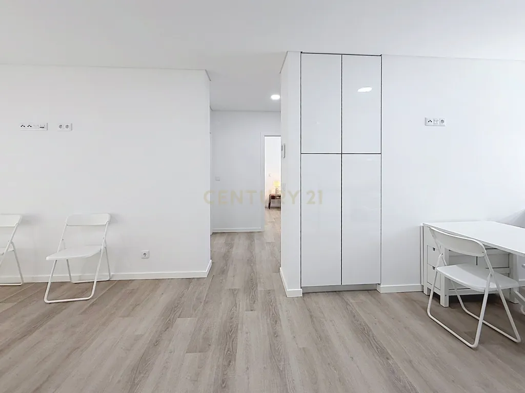 Apartamento T2 Novo - Arrendamento no Centro da Nazaré - Image 30