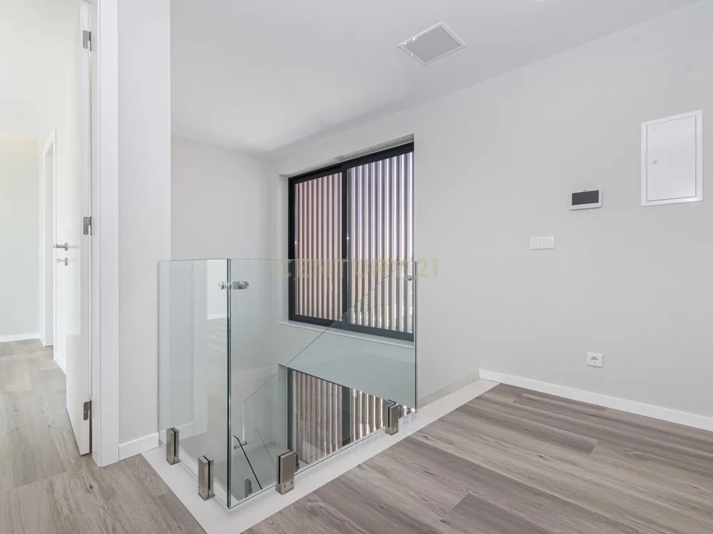 Moradia T4 Premium independente com Piscina (Nova Construção) / Barcarena - Image 23