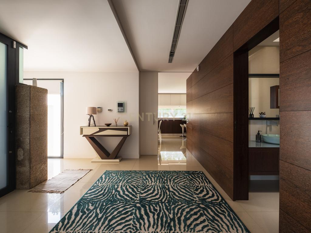 Luxuosa Moradia T4 com Piscina e Vista Panorâmica em Lousada - Image 5