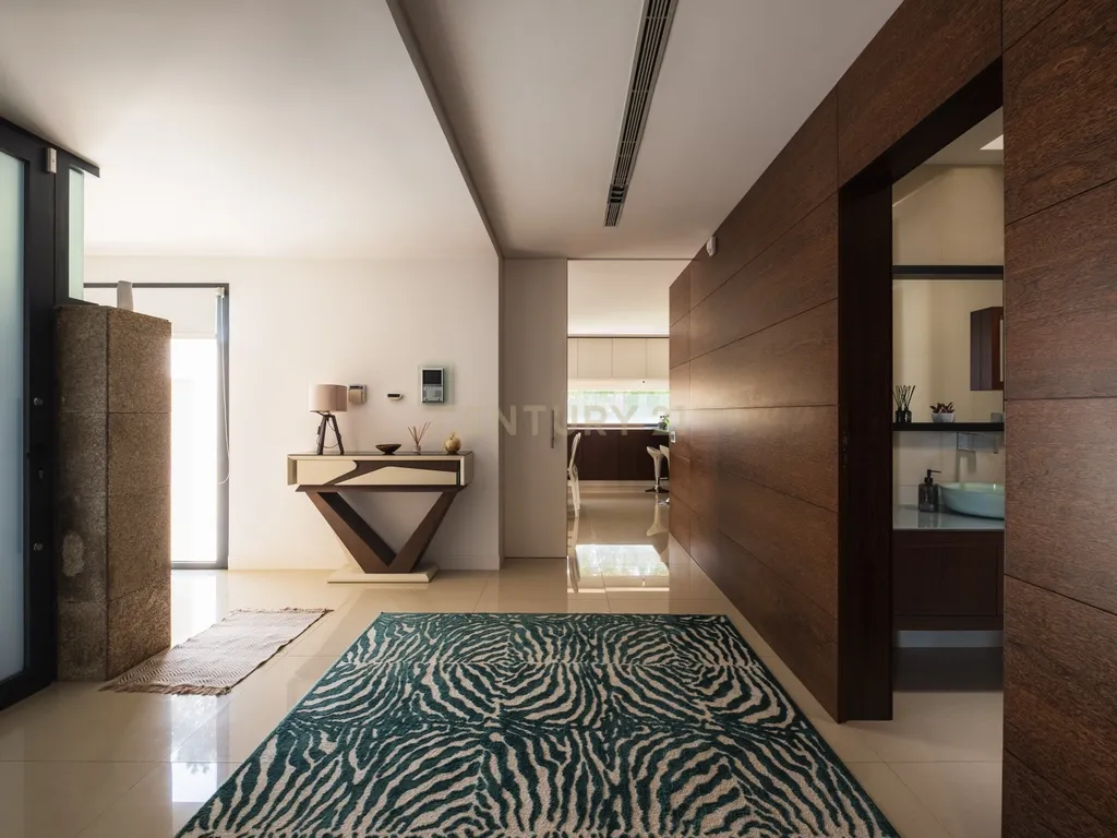 Luxuosa Moradia T4 com Piscina e Vista Panorâmica em Lousada - Image 5