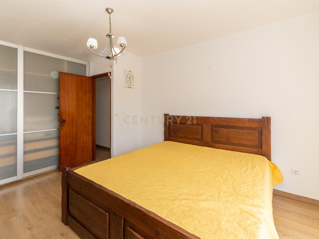 Moradia T3 na Quinta do Anjo com Vista Panorâmica e Garagem - Image 28