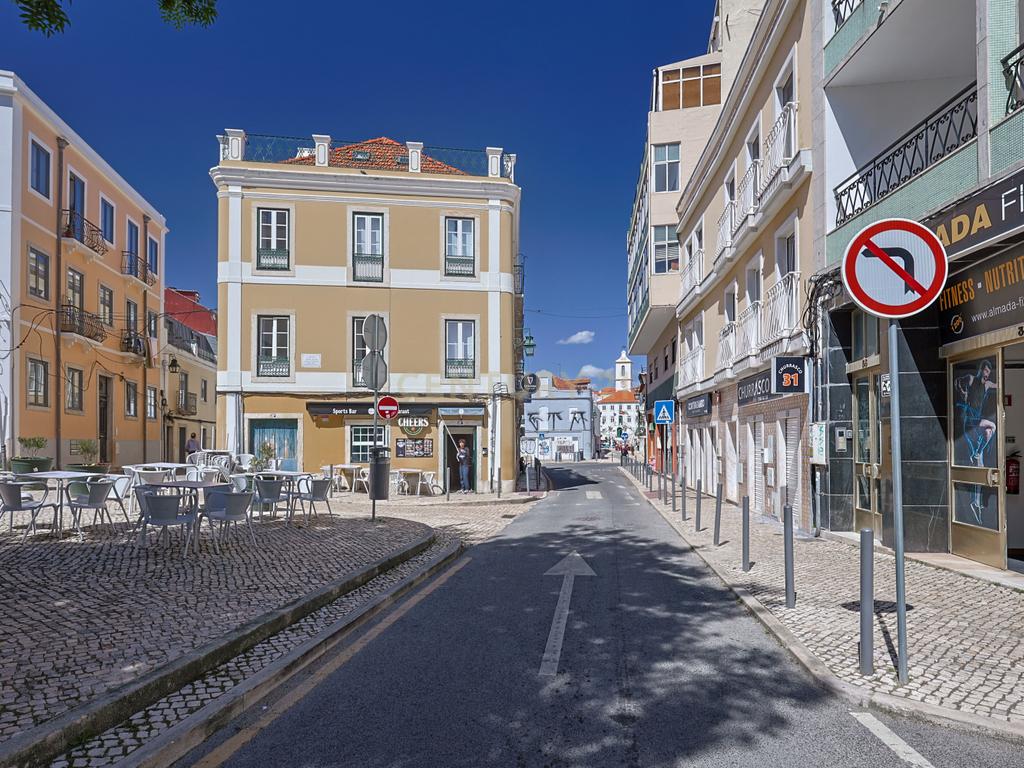 T1 Renovado Rua Capitão Leitão Almada - Arrendamento - Image 20