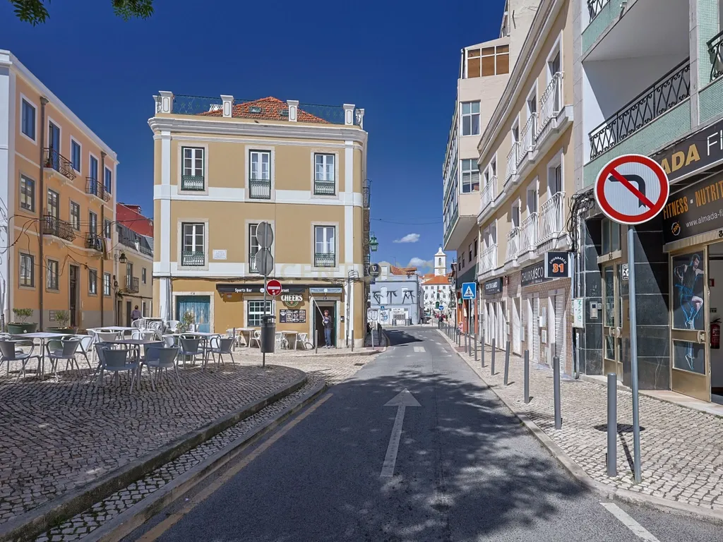 T1 Renovado Rua Capitão Leitão Almada - Arrendamento - Image 20
