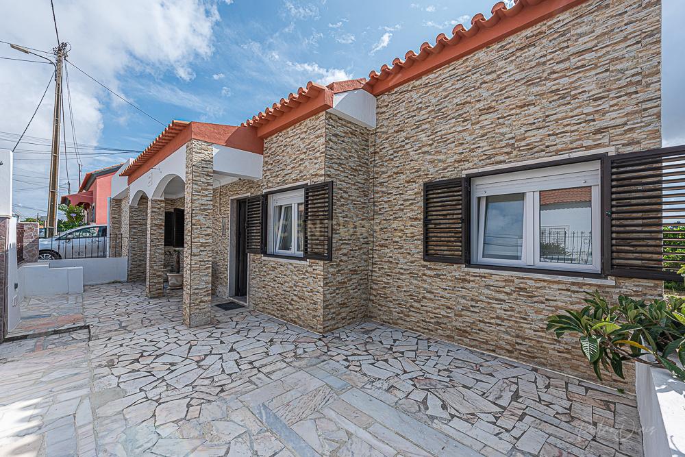Alojamento Estudantil LÁ-SALETTE ( quarto Pisco de Peito Ruivo 10m2 ) - Image 24