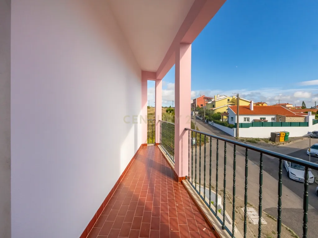 Apartamento Remodelado com Vista Mar na Ericeira, lugar de parqueamento - Image 35