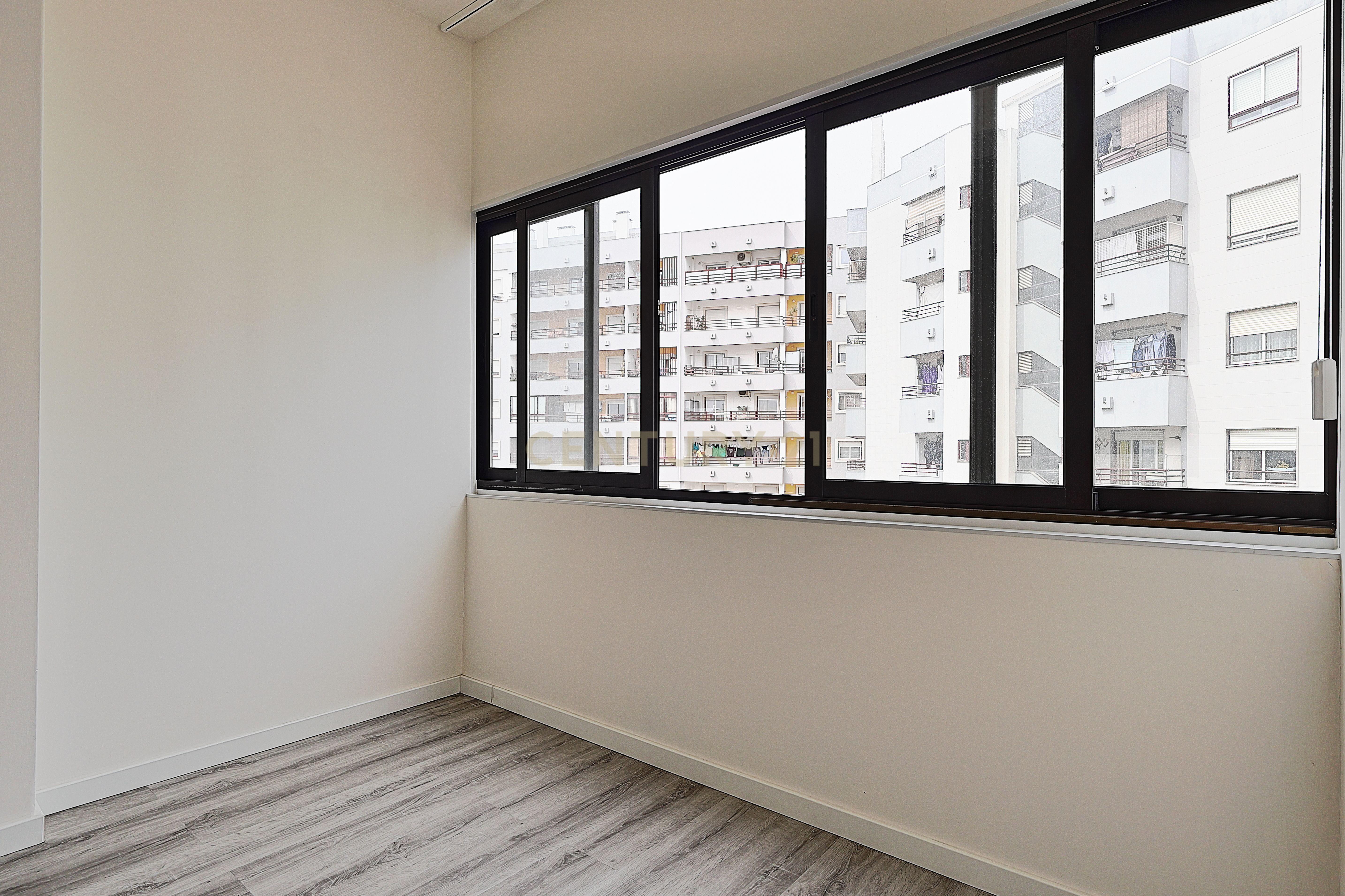 Fotografia 3 de T2 Remodelado com Elevador | 86 m² | Aranguês – Setúbal