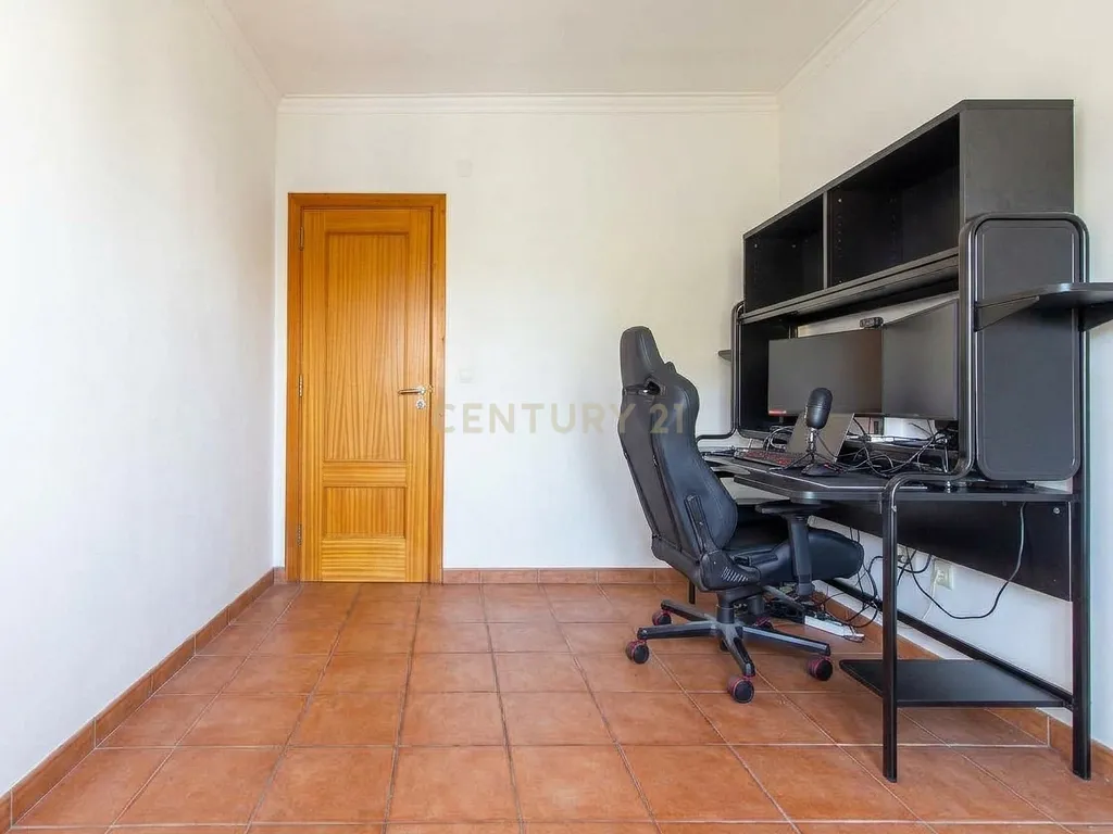 Moradia T3 na Quinta do Conde com Logradouro e sotão - Image 22
