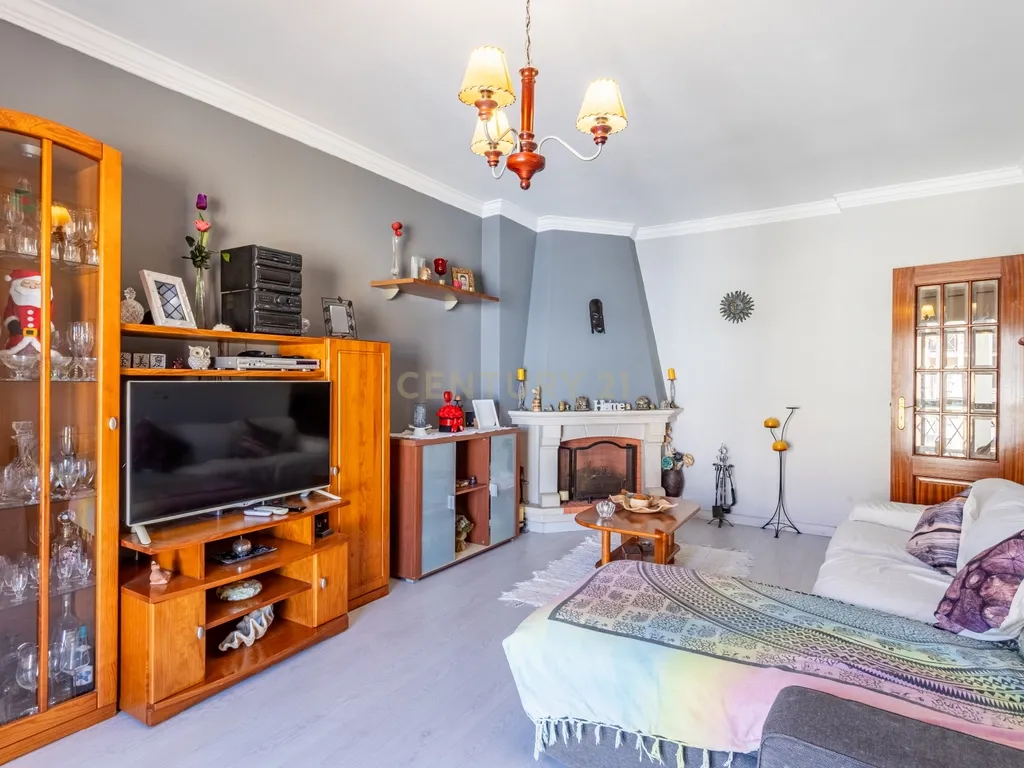 T3 Espaçoso em Excelente Localização- Quinta do Conde - Image 8