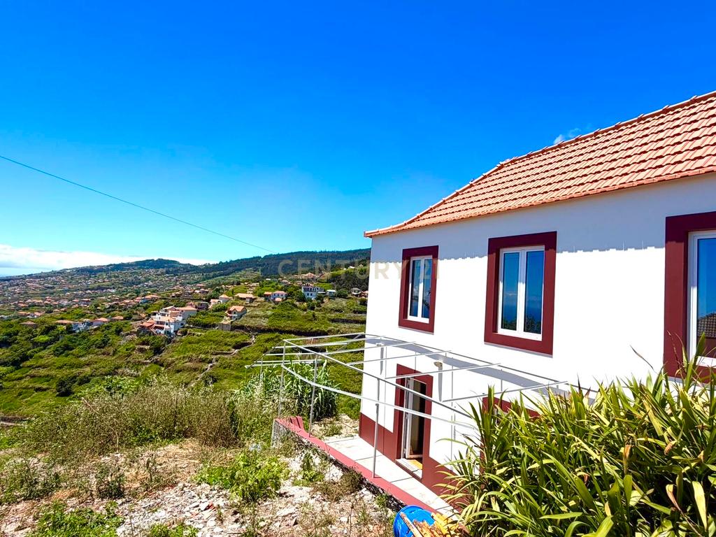 Moradia T2 com amplo terreno na Calheta - Image 3