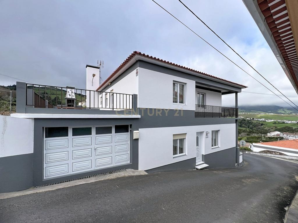 Casa T3 com Vista Mar e Montanha em Povoação, Ilha de São Miguel. - Image 2