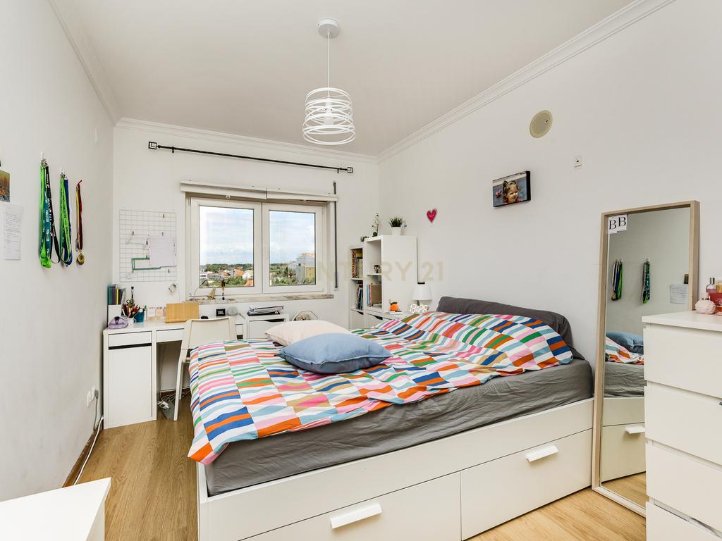 Apartamento T3 no Montijo com garagem, arrecadação e varandas - Image 18