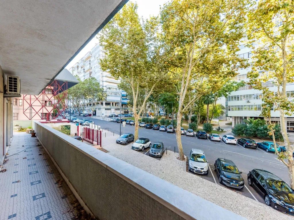 Espetacular Apartamento T5 com Terraço e Garagem, em São Domingos de Benfica, Lisboa - Image 34