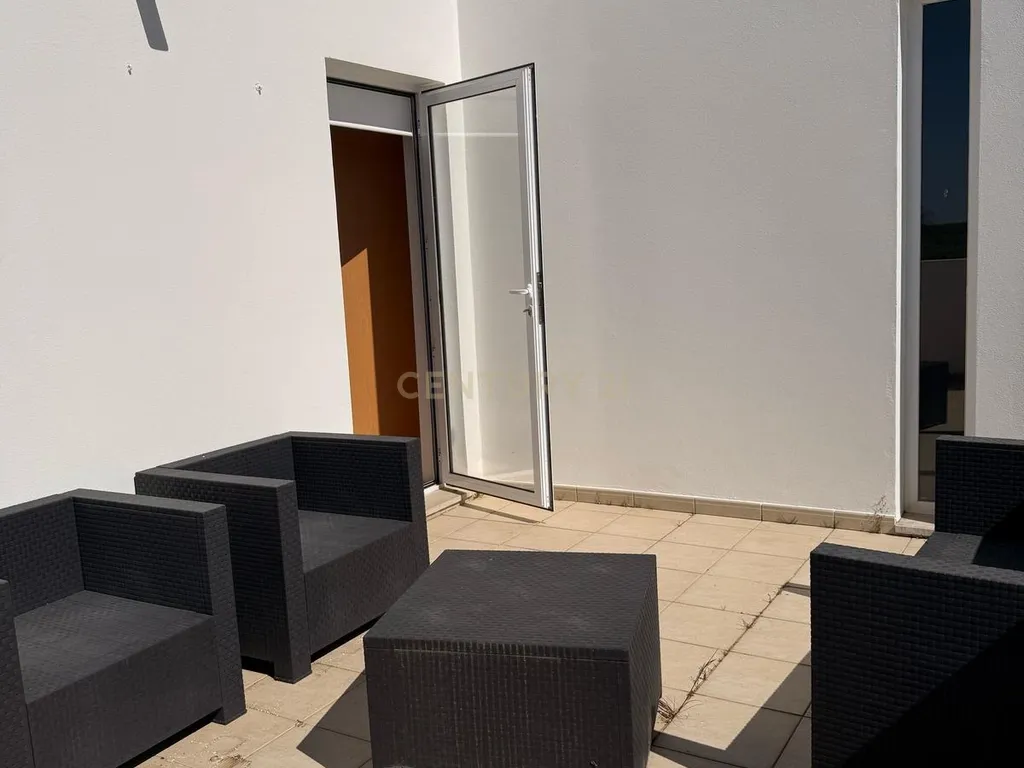 Moradia Moderna com Piscina em Évora - 3 Quartos e Estacionamento - Image 22