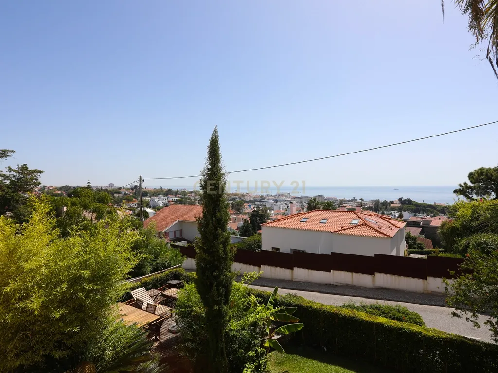 Deslumbrante Moradia T4+1 com Vista Mar e Piscina, Monte Estoril - Image 16