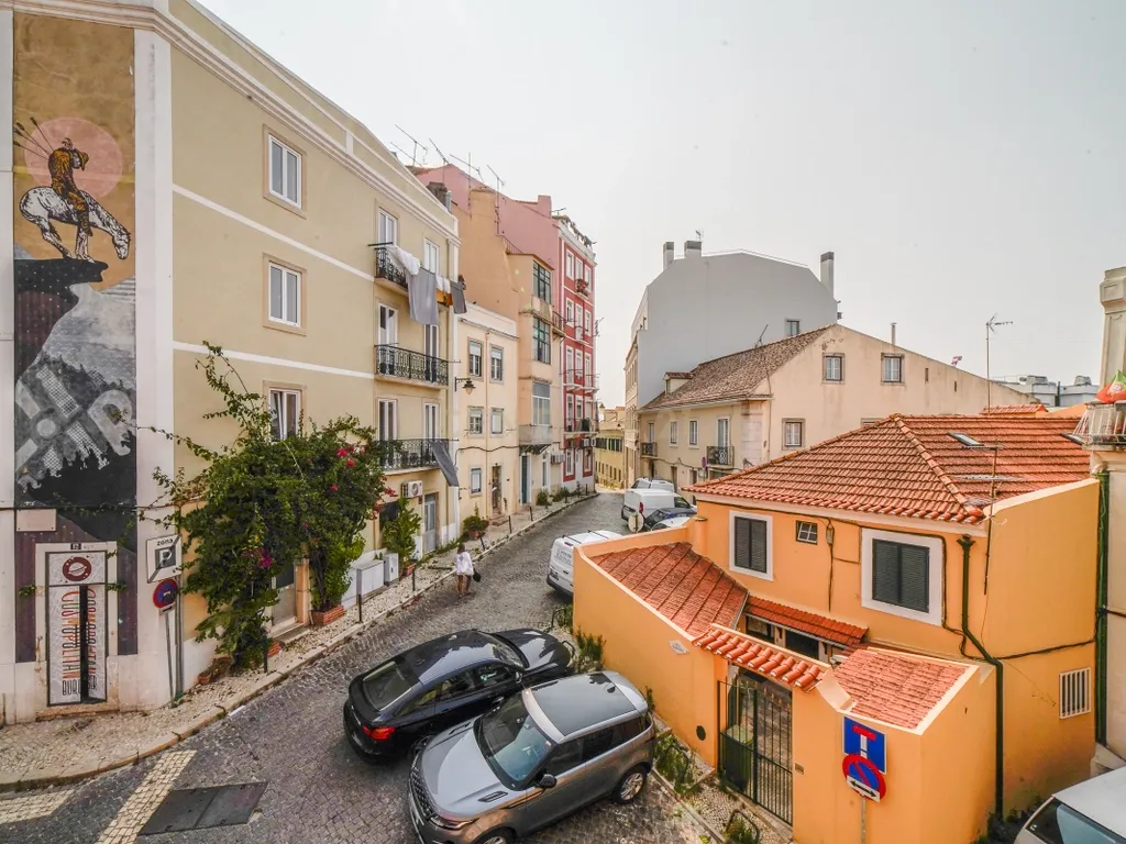 Apartamento T2 Triplex* em Santos-o-Velho – Janelas Verdes | Estrela - Image 35