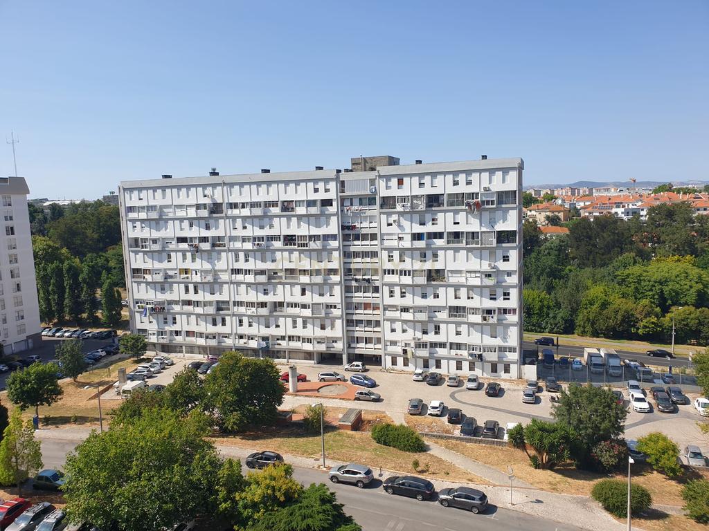 Apartamento T3 transformado em T4* para arrendamento nos Olivais-Sul, Lisboa - Image 5