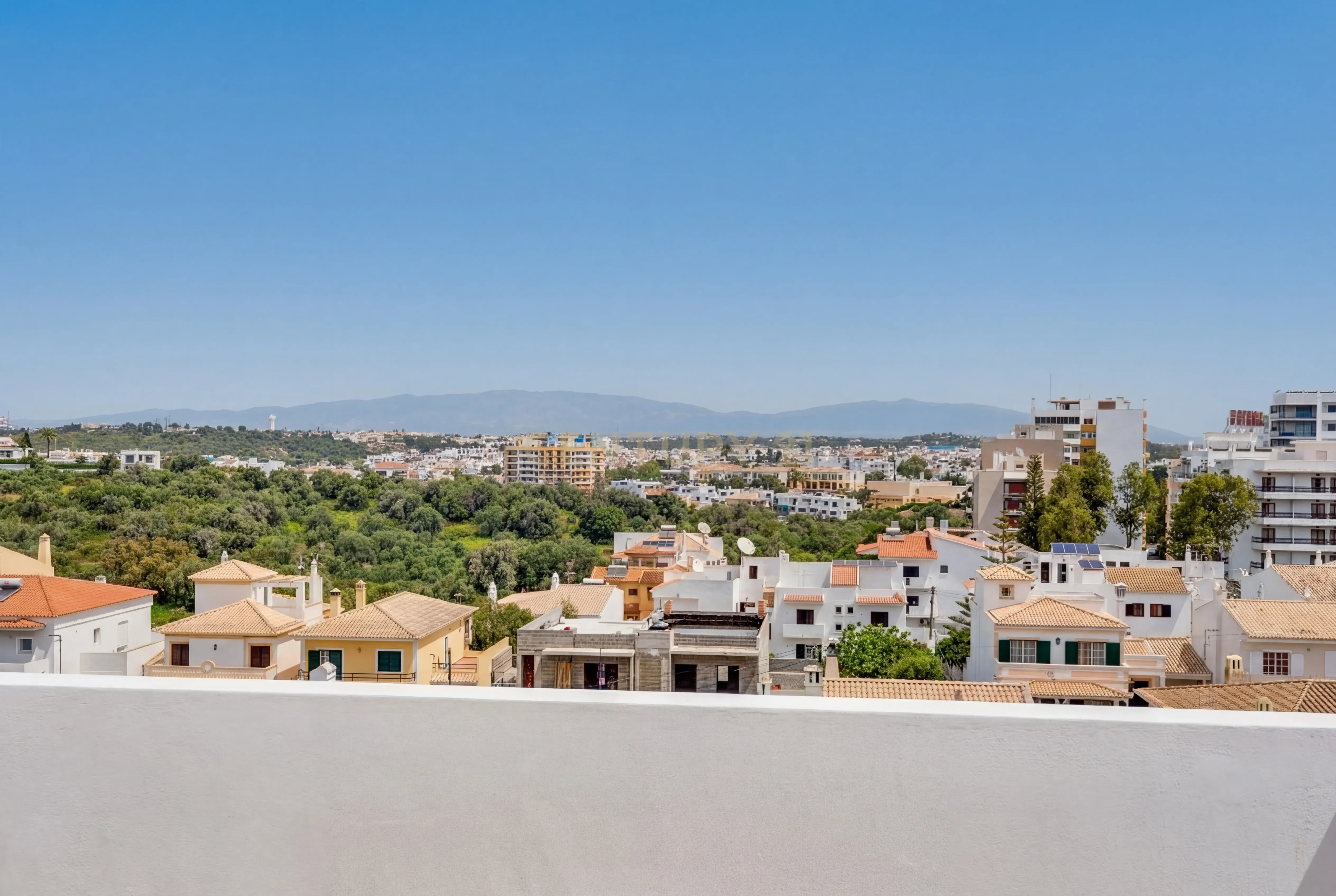 Fotografia 7 de Exclusivo Duplex T4 com terraço de 144m2, Box e estacionamento privativo  (Portimão)