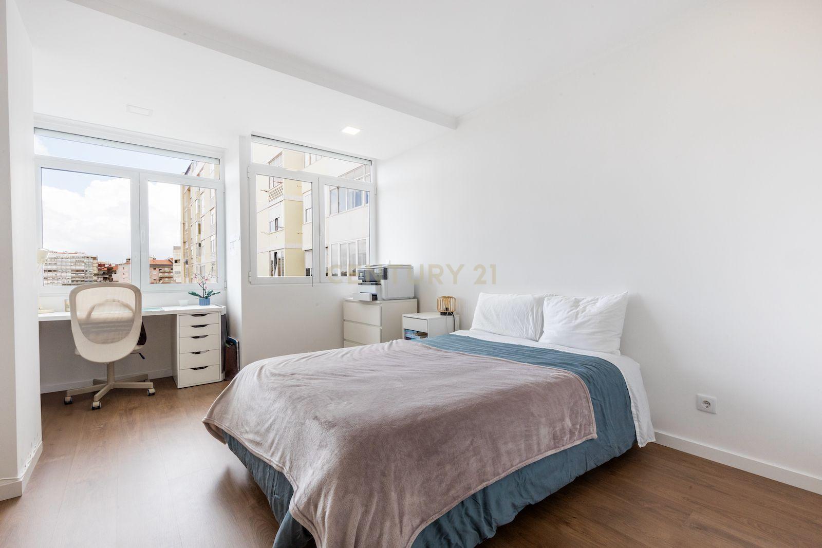 Apartamento T3 Totalmente Renovado com Excelente Localização em Lisboa - Image 19