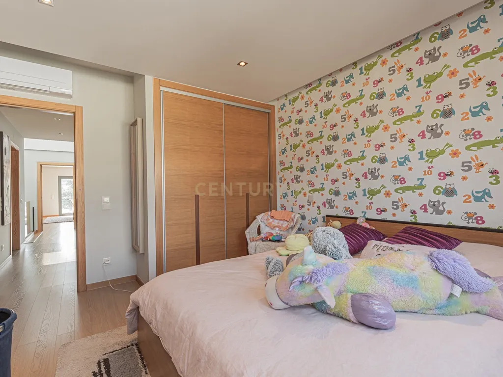✨ Moradia T4 de Luxo em Condomínio Exclusivo – Santo Antão do Tojal, Loures - Image 16