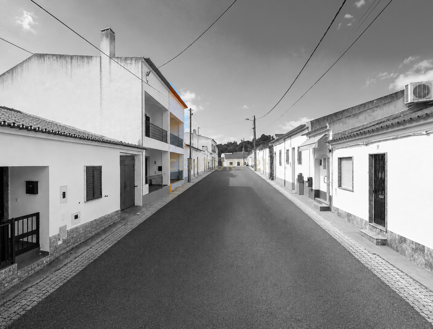 Fotografia 4 de Moradia de r/ch e primeiro andar localizada em Viana do Alentejo - Imóvel arrendado, sem possibilidade de fazer visitas