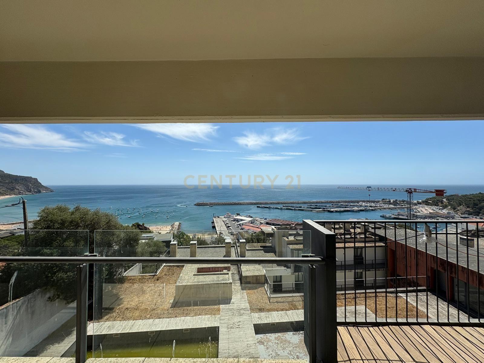 Fotografia 3 de Luxuoso apartamento em condomínio fechado, em Sesimbra com Vista Mar e Piscina