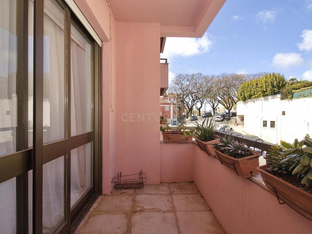 Apartamento T2 com Jardim e Piscina - Image 12