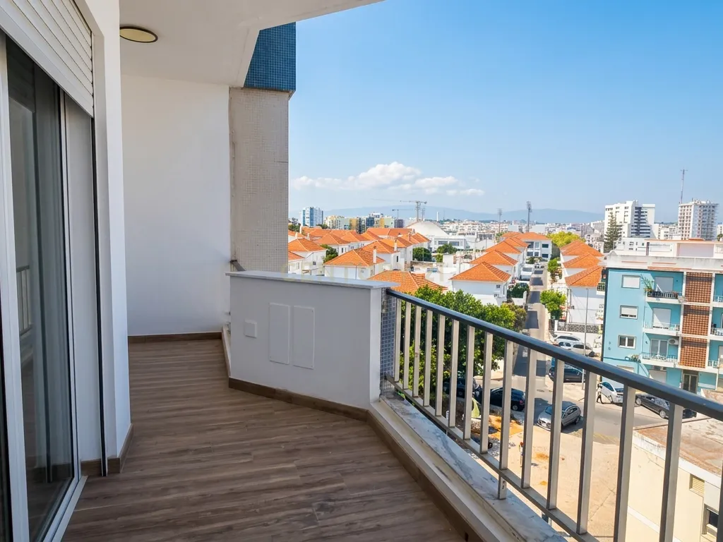 Apartamento Moderno em Portimão com Vista para o Rio - Image 1