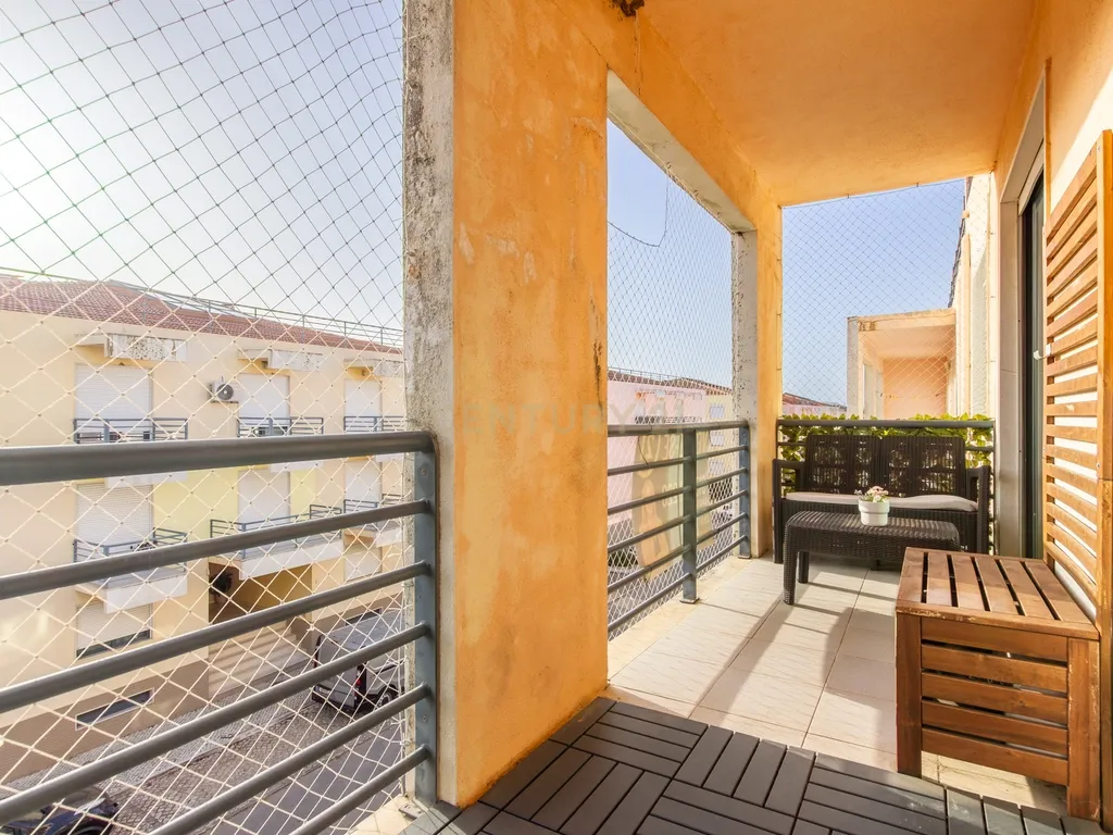 Apartamento Quatro Assoalhadas -Com Lugar de Parqueamento - Quinta do Anjo, Palmela - Image 3