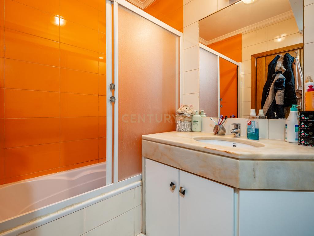 T2 com 99m², varanda generosa e 2 lugares de garagem em Silves - Image 14